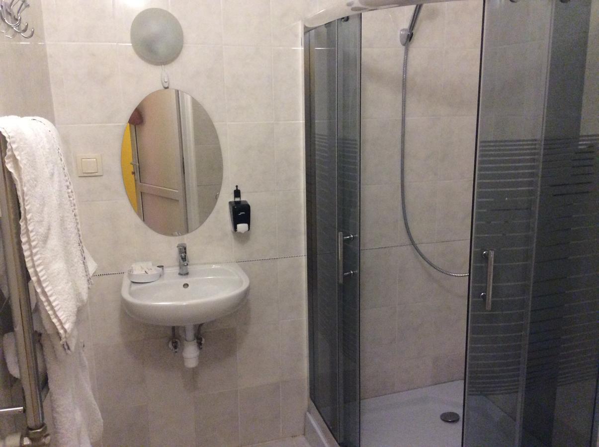 Hotel Travel Λβιβ Εξωτερικό φωτογραφία